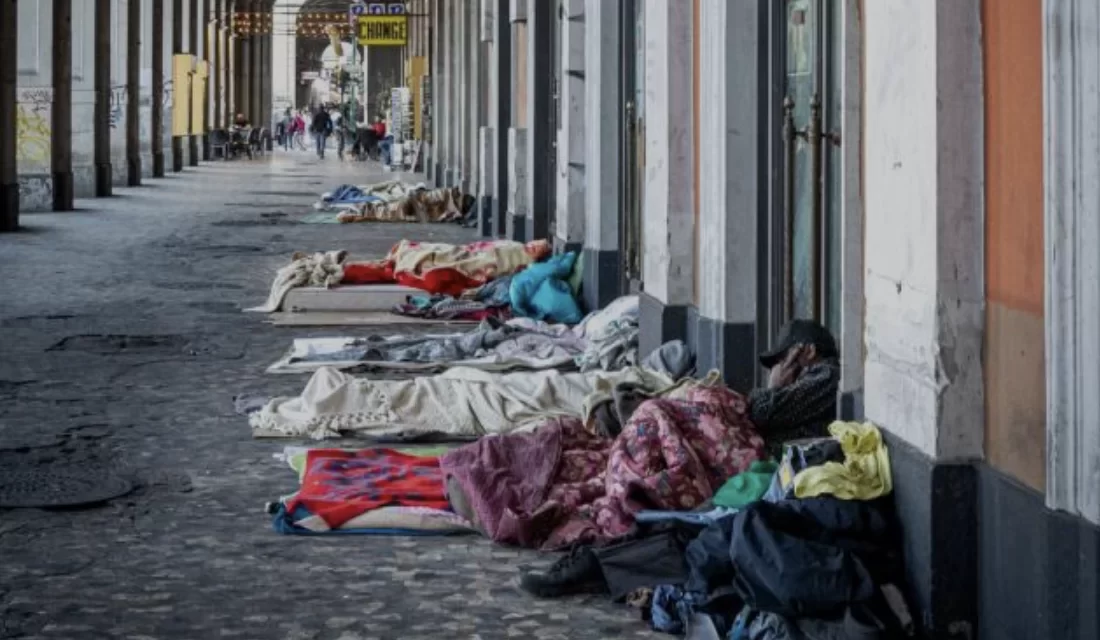 Il fallimento del governo di fronte al dramma dei senza dimora fissa a Roma
