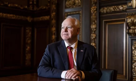 Tim Walz: Un Nuovo Protagonista tra i Democratici in USA