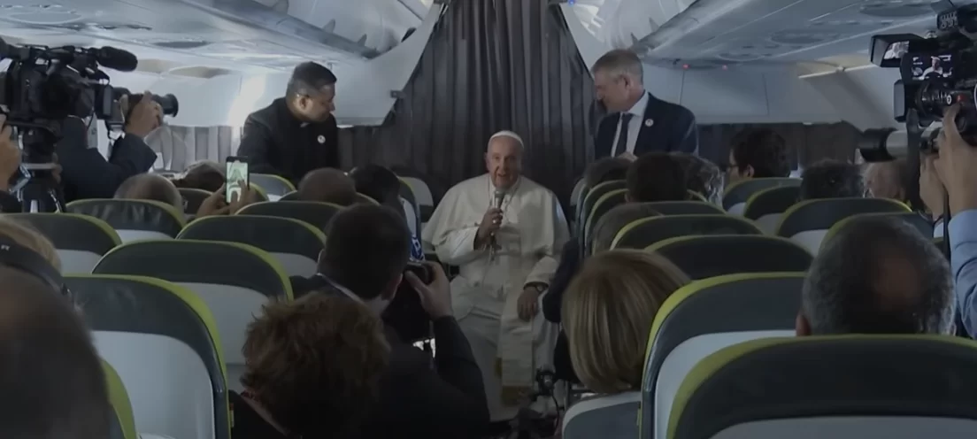Papa Francesco ai giornalisti: “Aborto e respingimento dei migranti sono ambedue contro la vita “