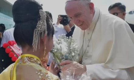 Il viaggio mosaico di Papa Francesco: Un ponte tra fede, dialogo e sfide globali