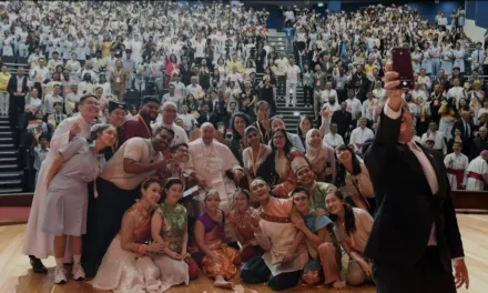 Papa Francesco dialoga con i giovani di Singapore