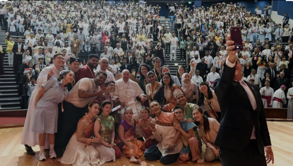 Papa Francesco dialoga con i giovani di Singapore