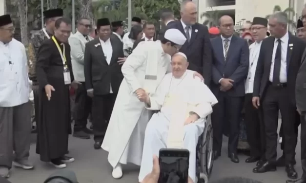 Papa Francesco alla moschea di Giacarta: Un appello all’amicizia interreligiosa