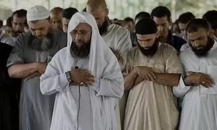 Il salafismo in Egitto: Un secolo di influenza e contraddizioni nel discorso islamico
