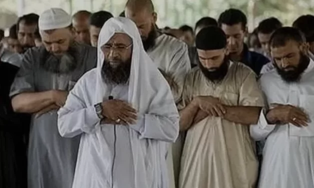 Il salafismo in Egitto: Un secolo di influenza e contraddizioni nel discorso islamico