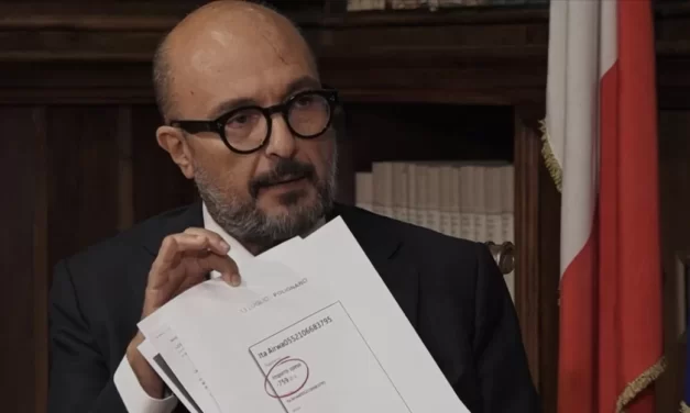 L’ipocrisia della politica e la strumentalizzazione della religione