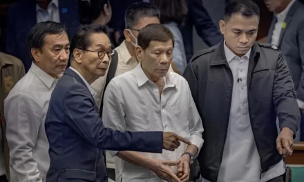 Rodrigo Duterte accusato di crimini contro l’umanità