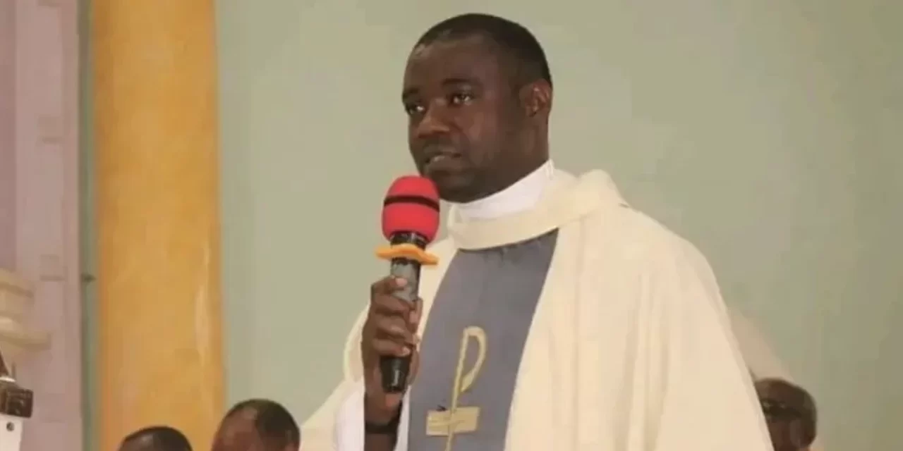 Il rettore P. Thomas Oyode si sostituisce a due seminaristi rapiti