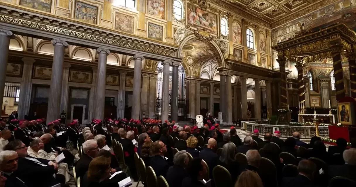 Il Papa affida la pace alla Madonna
