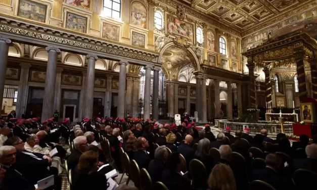 Il Papa affida la pace alla Madonna