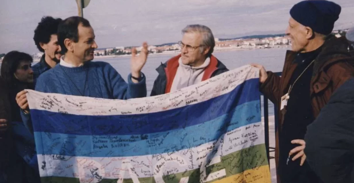 Don Tonino Bello: il messaggio di pace attuale nei conflitti globali