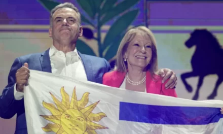 Yamandú Orsi vince le elezioni presidenziali in Uruguay