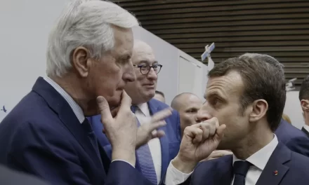 In un momento critico per Macron, cade il governo Barnier