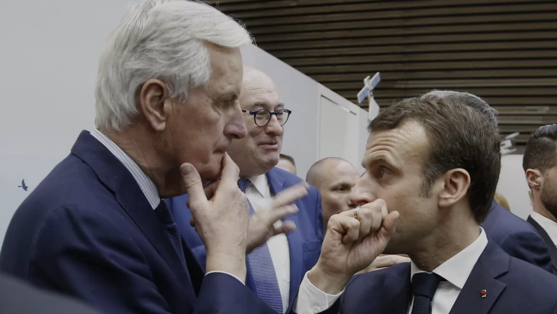 In un momento critico per Macron, cade il governo Barnier