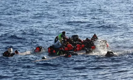 Bambina di 11 anni unica sopravvissuta di una barca di migranti naufragata al largo di Lampedusa.