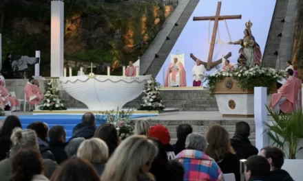 Papa Francesco ad Ajaccio: Un invito alla speranza e alla cura reciproca