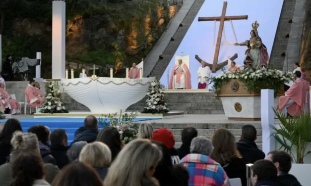 Papa Francesco ad Ajaccio: Un invito alla speranza e alla cura reciproca