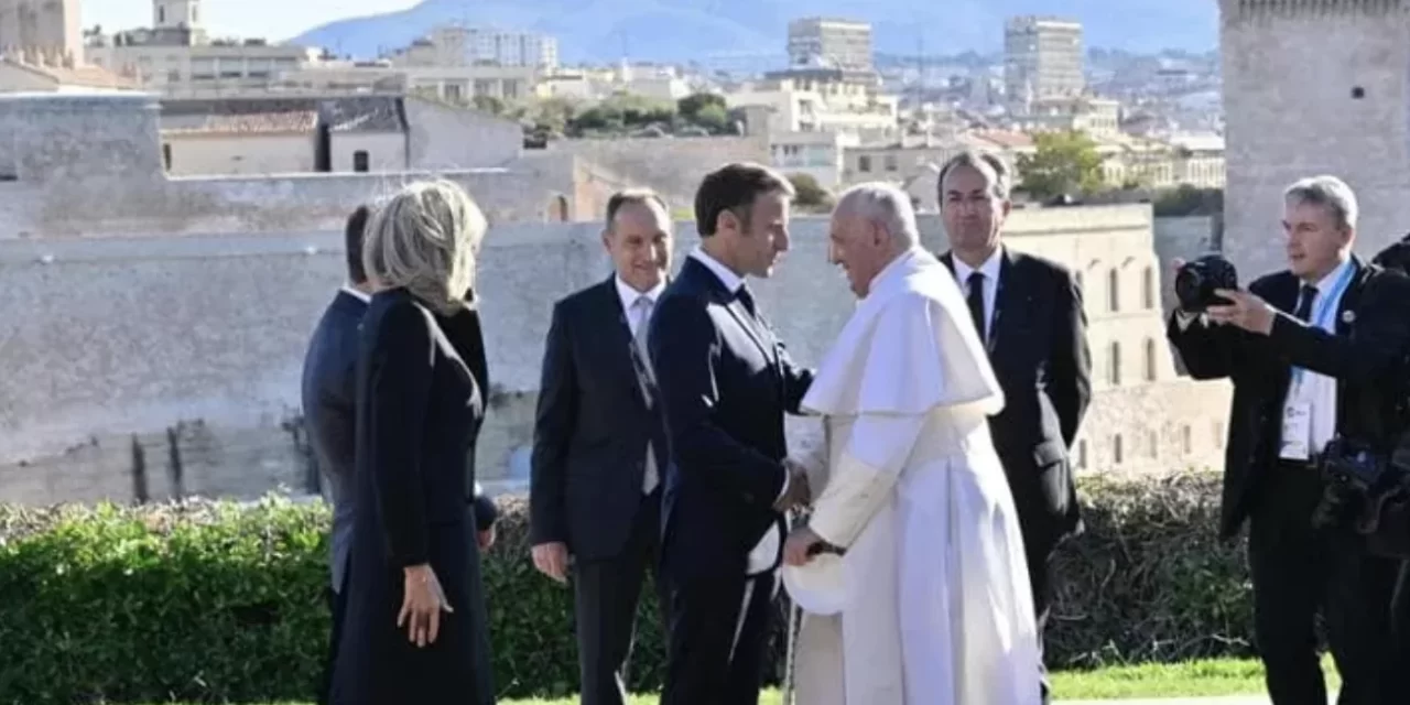 Papa Francesco non andrà a Parigi per la riapertura della Cattedrale Notre-Dame