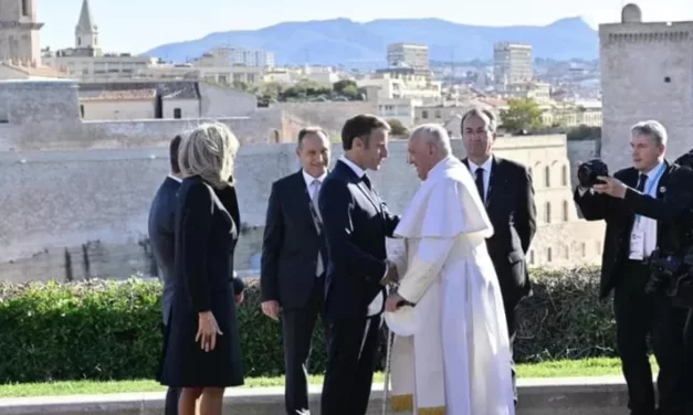 Papa Francesco non andrà a Parigi per la riapertura della Cattedrale Notre-Dame