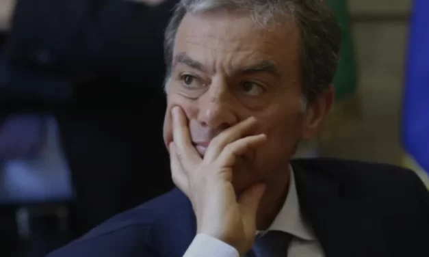 Non solo Meloni indagata. Il coinvolgimento degli 007 italiani