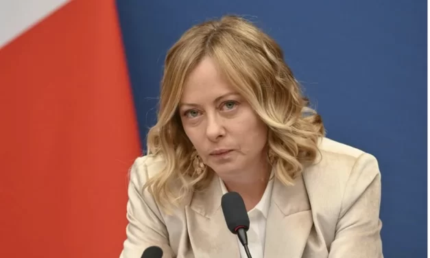 La retorica del governo, non elimina le sue contraddizioni