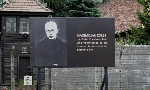 Auschwitz, 80 anni dopo: il ricordo di un inferno e la testimonianza di carità di Padre Kolbe