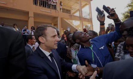 Il fallimento del modello Macron in Africa: la Francia arretra tra sfiducia e nuove potenze emergenti