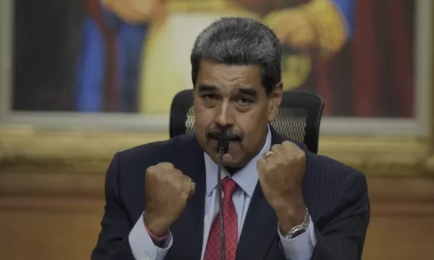 Maduro affronta il terzo mandato tra contestazioni internazionali e crisi interna