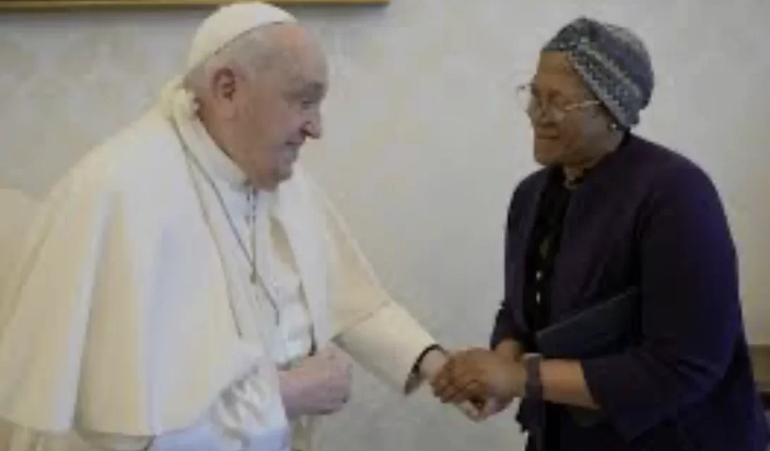 Papa Francesco cade di nuovo: un segnale d’allarme sulla sua salute?