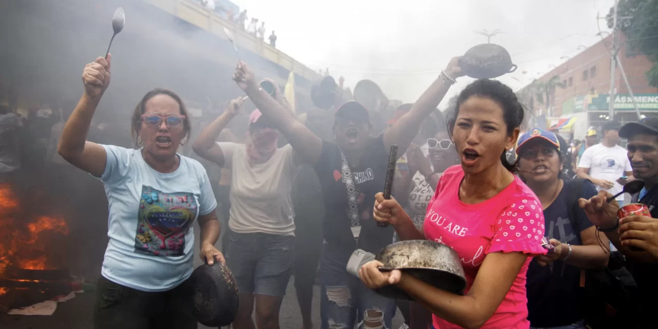 Il Venezuela in bilico: Sei Mesi di tensioni e repressioni sotto Maduro