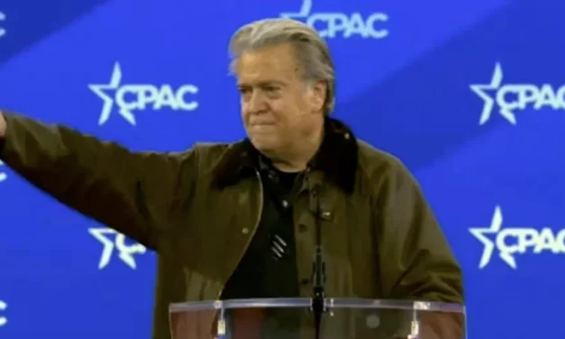 L’ideologo Bannon scende nuovamente in campo