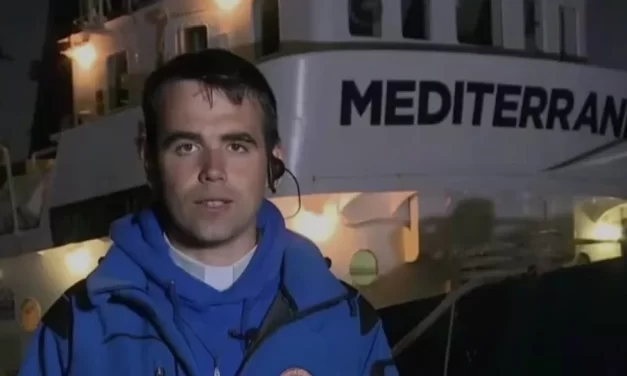 Don Mattia Ferrari: il cappellano delle navi umanitarie sotto spionaggio digitale
