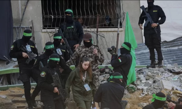 Ostaggi, media e propaganda: il racconto mediatico della guerra e della paura