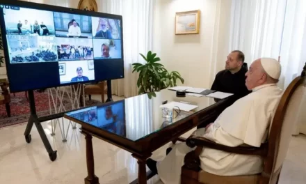 Papa Francesco ai giovani ucraini: “Siate patrioti veri, amate e perdonate”