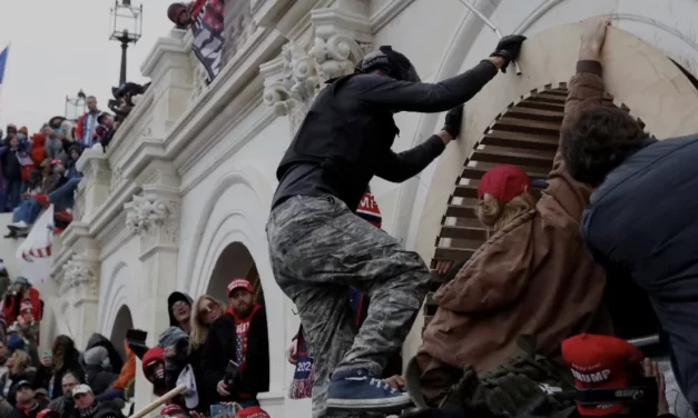 Trump e la grazia agli insurrezionisti: un segnale di impunità per l’America?