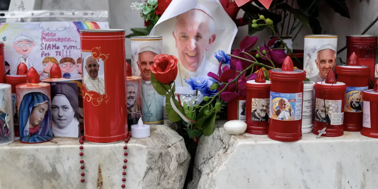 Papa Francesco, condizioni stabili: il mondo prega per lui