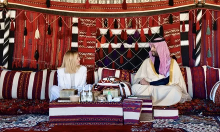 Meloni in Arabia Saudita: affari e contraddizioni di una politica pragmatica
