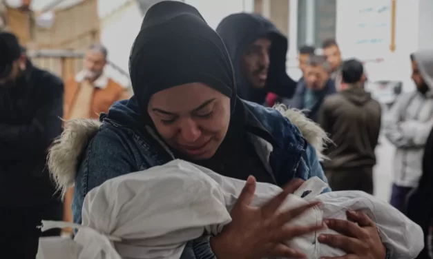 Gaza, bambini morti di freddo: la tregua non basta a fermare la catastrofe umanitaria