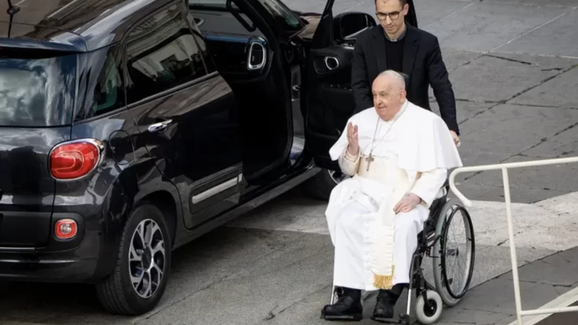 Papa Francesco ricoverato al Gemelli per accertamenti e cure per la bronchite