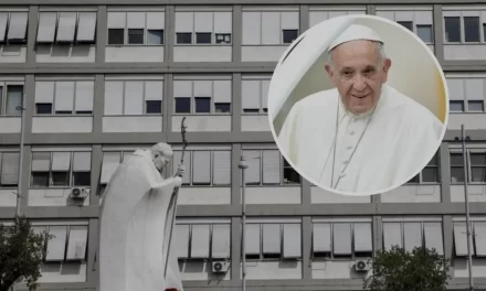 Papa Francesco ricoverato al Gemelli per accertamenti e cure per la bronchite