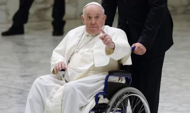 Il Papa riprende il timone della Chiesa: più trasparenza e controllo sulle donazioni