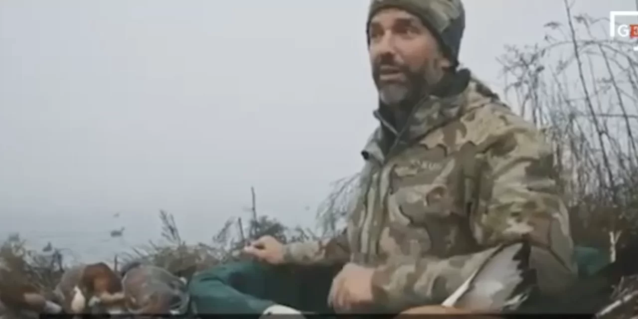 Donald Trump Jr. accusato di caccia illegale nella laguna di Venezia