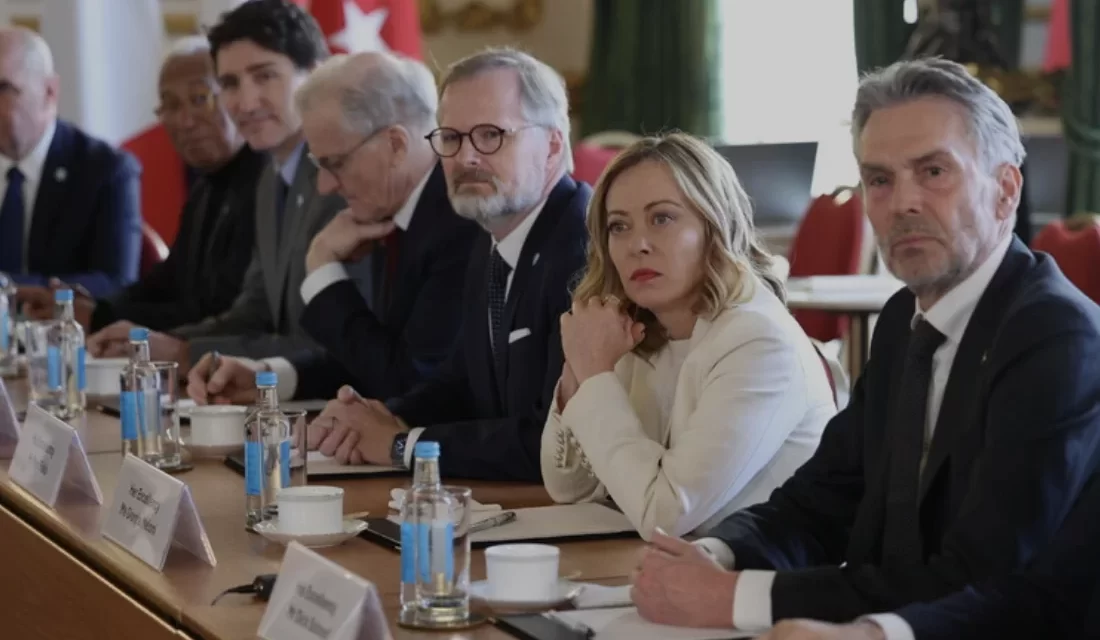 Meloni invoca unità occidentale dopo lo scontro Trump-Zelensky: necessità di un vertice urgente