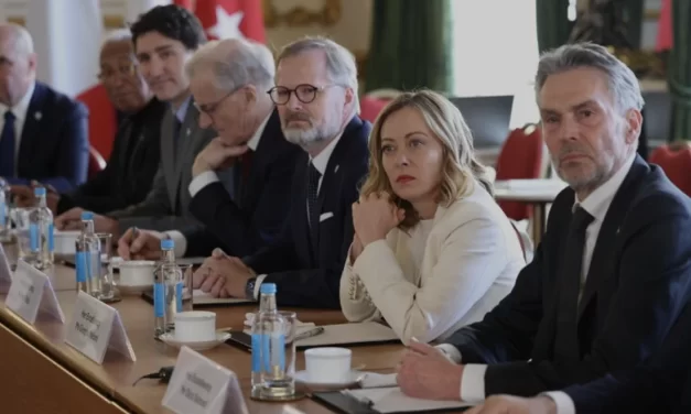 Meloni invoca unità occidentale dopo lo scontro Trump-Zelensky: necessità di un vertice urgente