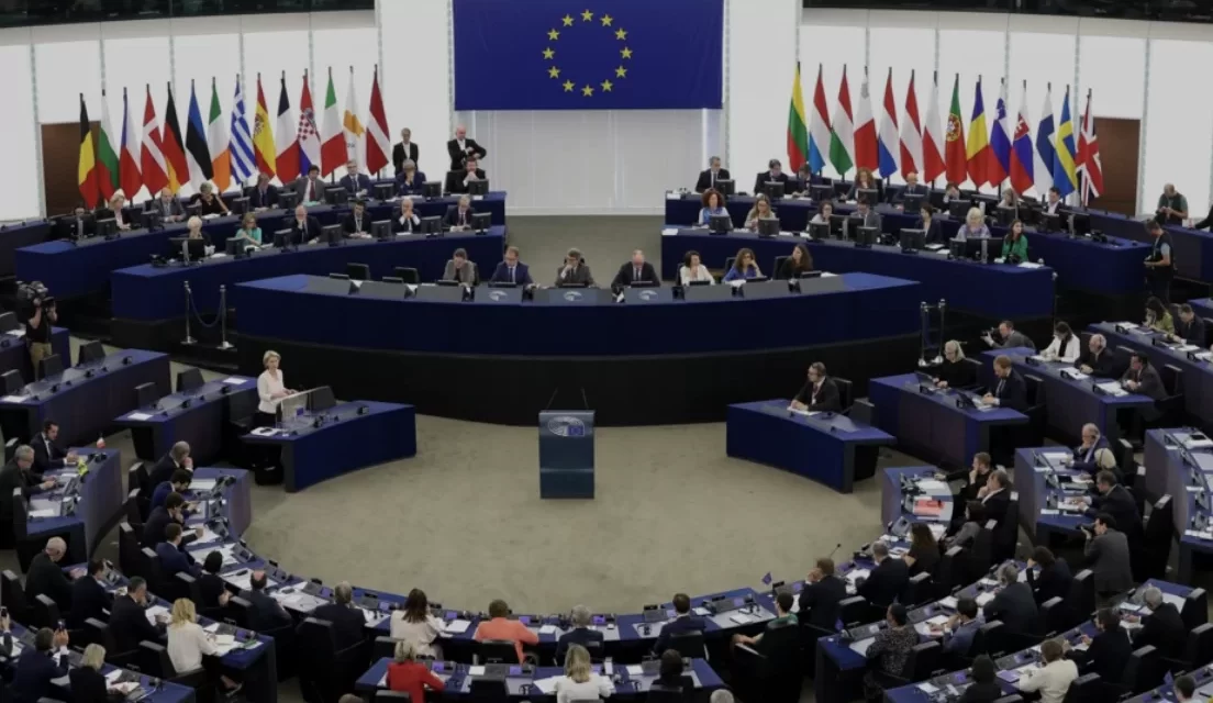Qatargate, nuove ombre sul Parlamento Europeo: chiesta la revoca dell’immunità per Moretti e Gualmini