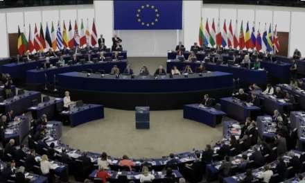 Qatargate, nuove ombre sul Parlamento Europeo: chiesta la revoca dell’immunità per Moretti e Gualmini