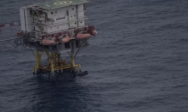 Migranti bloccati sulla piattaforma Miskar: il silenzio dell’Europa e la legge del mare dimenticata