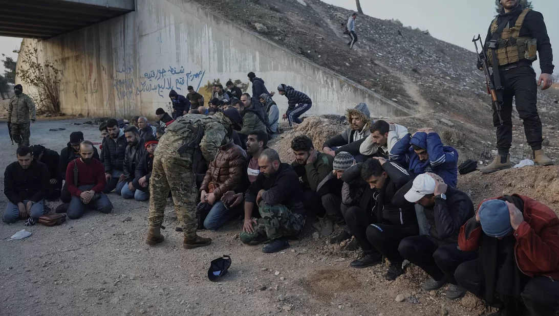 Siria: tre mesi dopo la caduta di Assad, la rivolta alauita riaccende la guerra civile