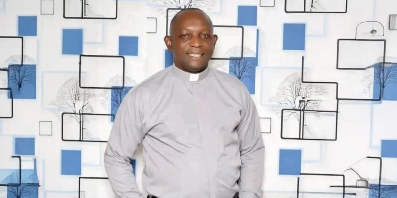 Nigeria: l’assassinio di padre Sylvester Okechukwu e il ricatto della criminalità sulla Chiesa