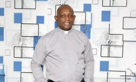 Nigeria: l’assassinio di padre Sylvester Okechukwu e il ricatto della criminalità sulla Chiesa